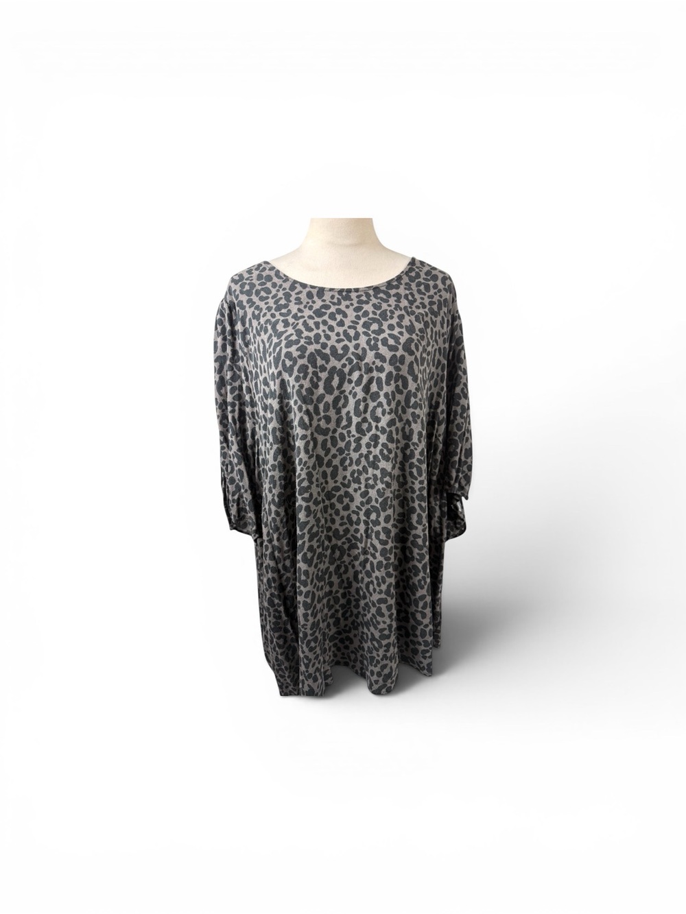 torrid Gray Leopard Print Tunic size 5-5X/28